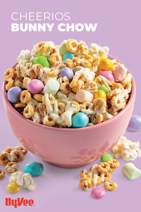 Hop into the holiday spirit with a batch of Cheerios Bunny Chow! Combine cereal, popcorn, marshmallows, and chocolate candies to make this sweet Easter snack or dessert. Easter Puppy Chow Recipes, Easter Snack Mix Recipes, Easter Candies, Bunny Chow, Easter Party Food, Puppy Chow Recipes, Easter Menu, Easter Snacks, Chex Mix