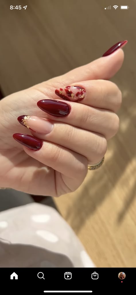 Red Royal Nails, Red Nail Designs Wedding, Red Nails With Marble Design, Red Nails Acrylic Design Simple, Cute Red And Gold Nails, Burgundy Nail Art Designs Classy, Cherry Wine Nails Almond, Red Bridesmaid Nails, Red And Gold Flake Nails