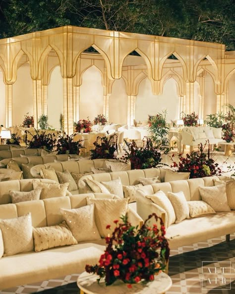 Bored With Typical Coloured Decor? Then These White-Themed Decor Ideas Are Perfect For You! | WeddingBazaar Moody Colour Palette, Ambience Decor, Royal Indian Wedding, Wedding Table Setup, Blush Decor, Cocktail Decoration, Dream Wedding Decorations, Mandap Decor, Wedding Mandap