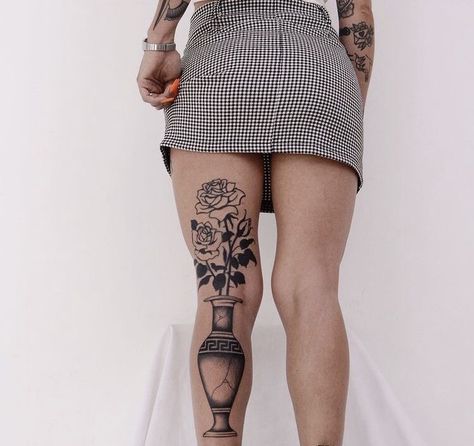 Back Of Leg Tattoos, Abstract Tattoo Ideas, Illusion Tattoos, Optical Illusion Tattoos, Vintage Style Tattoos, Minimalist Tattoo Ideas, Traditional Tattoo Inspiration, Russian Tattoo, Flower Tattoo Back