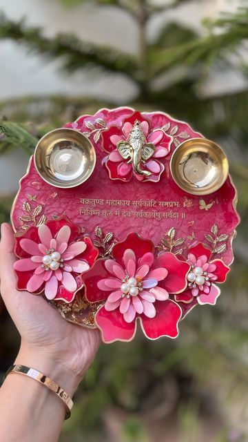 Resin Pooja Thali For Diwali, Resin Haldi Platter, Resin Return Gift Ideas, Resin Pooja Plate, Resin Arti Thali, Resin Art Crafts, Resin Diwali Ideas, Resin Thali Ideas, Resin Art Pooja Thali