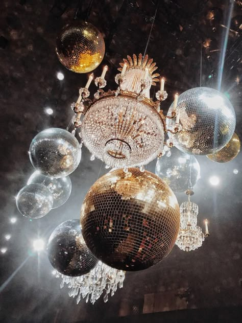 Via @margotandme Cocktail Decoration, Disco Party Decorations, Disco Glam, Disco Theme, Cool Winter, Glam Party, Plan My Wedding, Reception Party, Retro Party