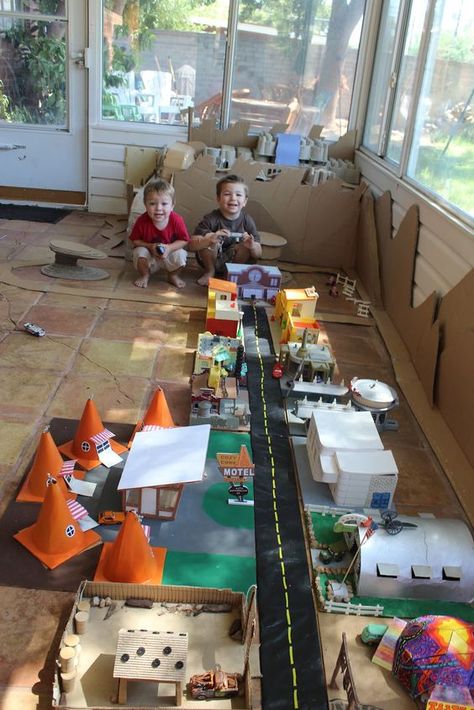 A incredibly accurate build of Radiator Springs out of cardboard. Kind of amazing. I wish we had the room to do this. Cardboard City, Radiator Springs, Cars Disney, Cardboard Toys, Cars Room, Cars Party, Activities For Boys, Kids Games, Disney Pixar Cars