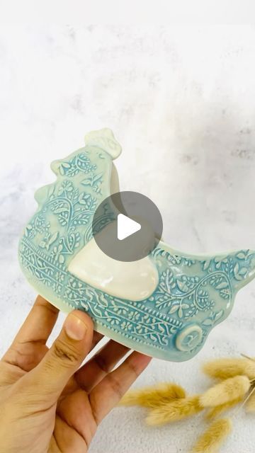 Pottery Chickens Clay, Pottery Slab Ideas, Slab Ceramics Ideas, Hand Built Pottery Templates, Clay Chicken, Pottery Templates, Clay Forms, Slab Ceramics, Ceramic Chicken