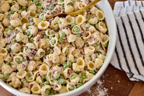 Creamy Bacon and Pea Pasta Recipe - Looks Delic Bacon And Pea Pasta, Pea Pasta Recipe, Crockpot Pork Shoulder, Peas Bacon, Pea Pasta, Classic Pasta Salad, Creamy Peas, Cacciatore Recipes, Chicken Cacciatore Recipe