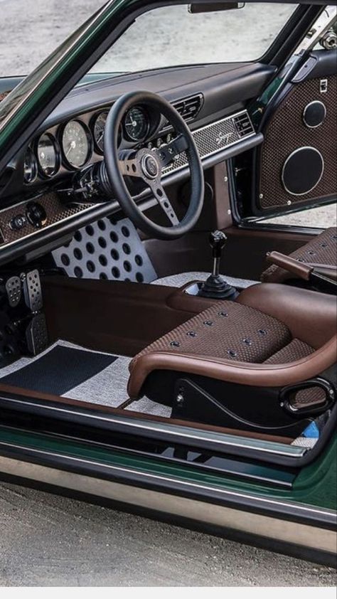 Classic Car Interior Ideas, 240z Interior, Restomod Cars, E28 Bmw, 240z Datsun, Vw Caddy Mk1, Porsche Singer, Singer Porsche, Cars Porsche