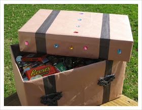 Treasure Chest Costume, Diy Treasure Chest, Things We Do For Love, Chests Diy, Prize Box, Pirate Treasure Chest, Diy Chocolate, Anniversaire Harry Potter, Pirate Birthday Party