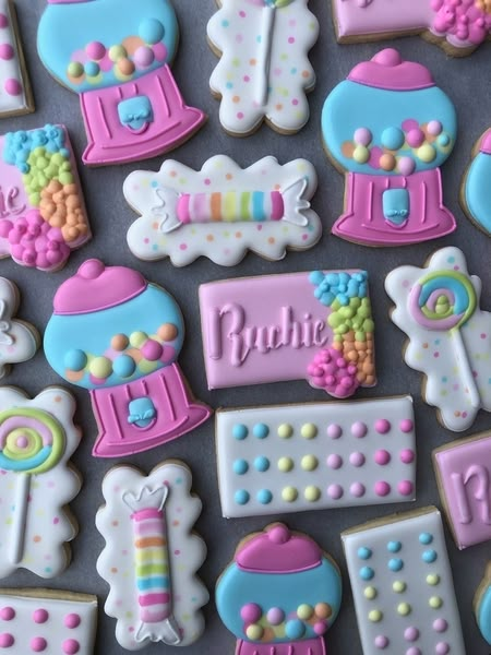 Candy Theme Cookies Decorated, Candyland Birthday Cake Ideas, Candyland Theme Cookies, 1st Birthday Candyland Theme, Candy Theme Baby Shower Ideas, Candyland Cookies Decorated, Candy Theme Cupcakes, Pastel Candyland Birthday Party, Candy Themed Birthday Party Ideas