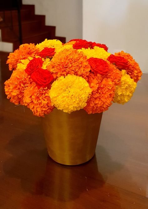 Marigolds||Flowerdecor||Decor ideas at home||Hand painted vase ||DIY ||Homedecor Vase Diy, Hand Painted Vase, Painted Vase, Marigold Flower, Hand Painted Vases, Diy Vase, Flower Decor, Elegant Decor, Flower Centerpieces