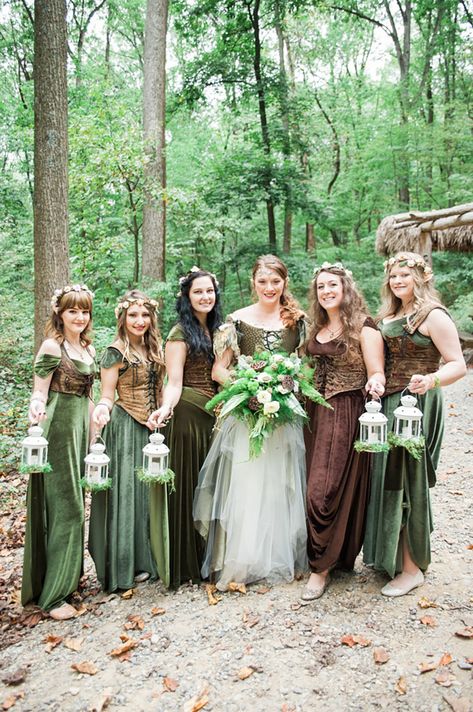 High fantasy meets amazing DIY at this treehouse camp wedding Fantasy Wedding Bridesmaid, Midievel Wedding, Fantasy Bridesmaid Dresses, Hobbit Wedding Dress, Fantasy Wedding Ideas, D&d Wedding, Ren Faire Wedding, Middle Earth Wedding, Medieval Wedding Theme