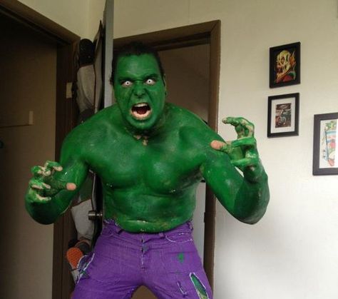 15 Easy DIY Halloween Costumes for Men – Parade Diy Hulk Costume, The Hulk Costume, Incredible Hulk Costume, She Hulk Cosplay, Easy Fancy Dress, Hulk Costume, Fancy Dress Ideas, Halloween School Treats, Costume For Men