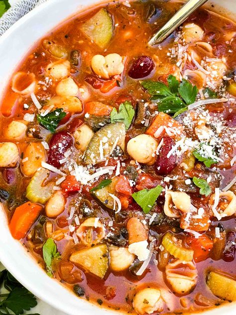 This hearty Minestrone Soup Recipe is a delicious, light, and healthy soup perfect for cold weather. An Italian classic packed with vegetables and beans in a light tomato broth. Vegetarian and vegan. Instapot Minestrone Soup Recipe, Italian Veggie Soup, The Best Minestrone Soup, Traditional Minestrone Soup, Vegetarian Italian Soup, Minestrone Soup Recipe Italian, Minestrone Soup Healthy, Olive Garden Minestrone Soup Recipe, Hearty Minestrone Soup Recipe