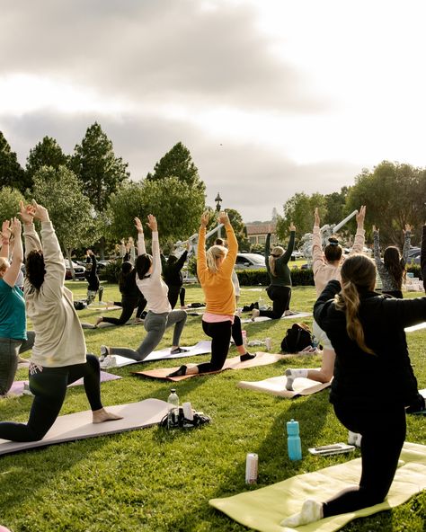 🌞 Happy saturyay! Here’s a photoshoot idea: YOGA SESSH with your besties 🫡🤎 📸 Covering this edition of Sunset Yoga & Boost-free Happy Hour 🌱 sponsored by the incredible @improvcocktails and @dacostaverde 🍸 This powerful yoga session was hosted by @theriskchick 🩷 Client @dacostaverde @improvcocktails 📆 Services used: Event Photography SVS® Events | $350 usd | Outdoors 🗓️ Book today online with only $50 usd sibelivelazquez.com/book 🔗 Yoga Photography Outdoor, Yoga Event, Yoga Photos, Photoshoot Idea, Yoga Photography, Yoga Session, Event Photos, Event Photography, Happy Hour