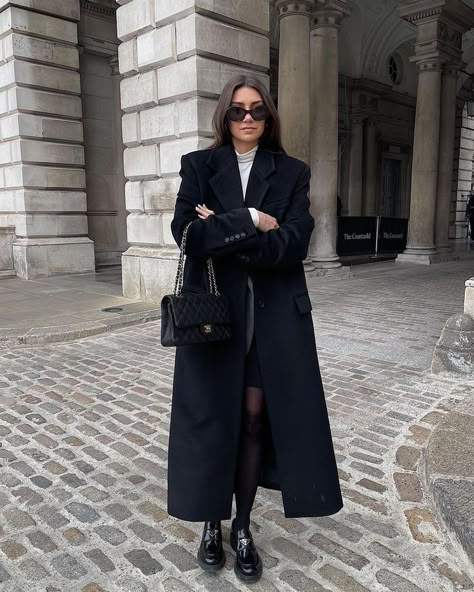 Black Coat Outfit Winter Classy, Black Coat Outfits For Women, Long Wool Coat Outfit, Black Wool Coat Outfit, Coats For Women Classy, Black Coat Outfit Winter, Long Black Coat Outfit, Coat Outfits For Women, Wool Coat Outfit