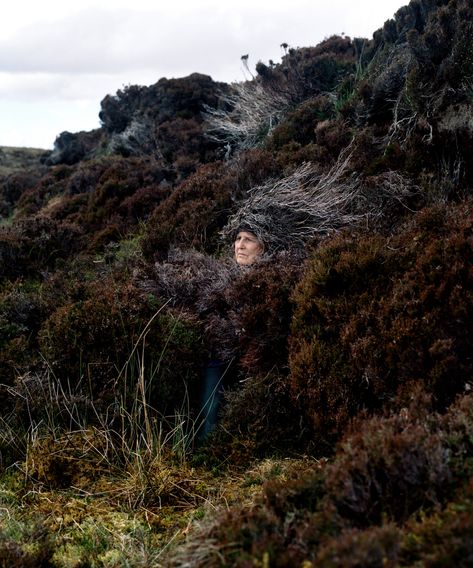 In ‘Eyes as Big as Plates,’ Sculptural Garments Camouflage Subjects in Natural Environments | Colossal Colossal Art, Life Board, Earth Art, Land Art, Natural Environment, On The Side, Sea Creatures, Nature Art, Camouflage