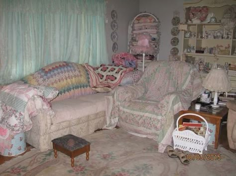 Liminal Space, Dreamcore Weirdcore, Weird Dreams, Grandmas House, Creepy Cute, Dream Room, Pink Aesthetic, Room Inspo, Room Inspiration