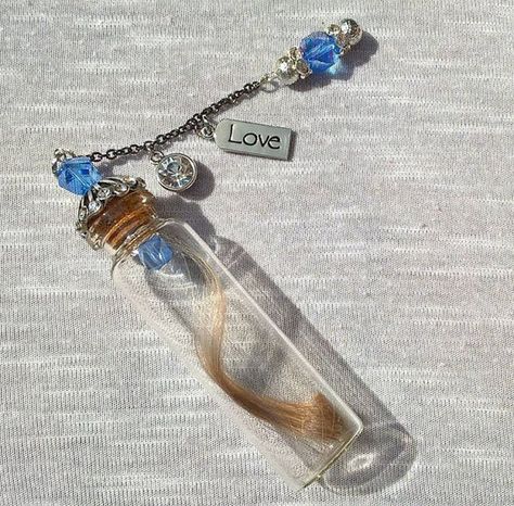 Custom Preserved Glass Vial Displays Pendant by AllyKatTrinkets Resin Oddities, Hair Keepsake Ideas, Resin Jewelry Tutorial, Hair Keepsake, Horse Hair Bracelet, Origami Gifts, Horse Memorial, Horse Hair Jewelry, Hair Curl