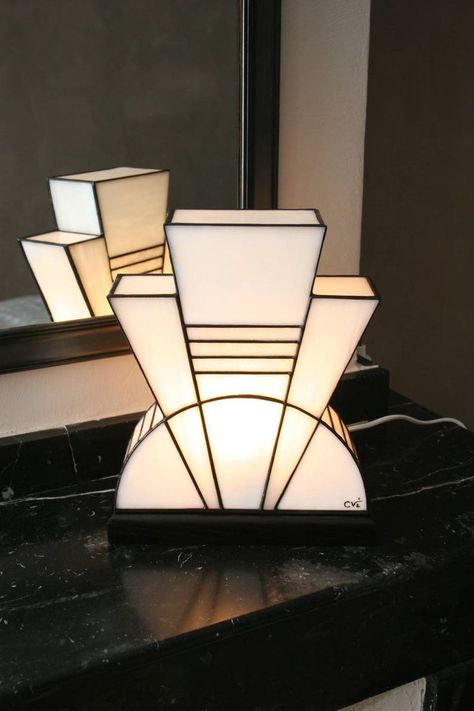 Lampada In stile Art Deco Tiffany White Purity | Etsy Tig Welding Art, Goth Art Deco, Tiffany Stained Glass Art, Art Deco China, Salon Art Deco, Art Deco Bedroom Furniture, Art Deco Lights, Tiffany White, Art Deco Light