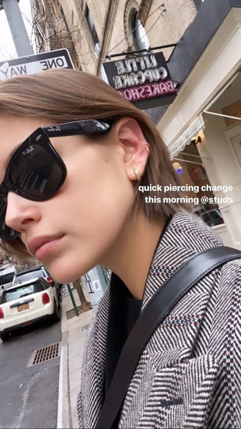 Kaia Gerber Piercing Earring, Kaia Gerber Ear Piercings, 3rd Lobe Piercing, Kai Gerber, Celebrity Ear Piercings, Gigi Hadid Hair, Amalie Moosgaard, Kaia Jordan Gerber, Kaia Gerber Style