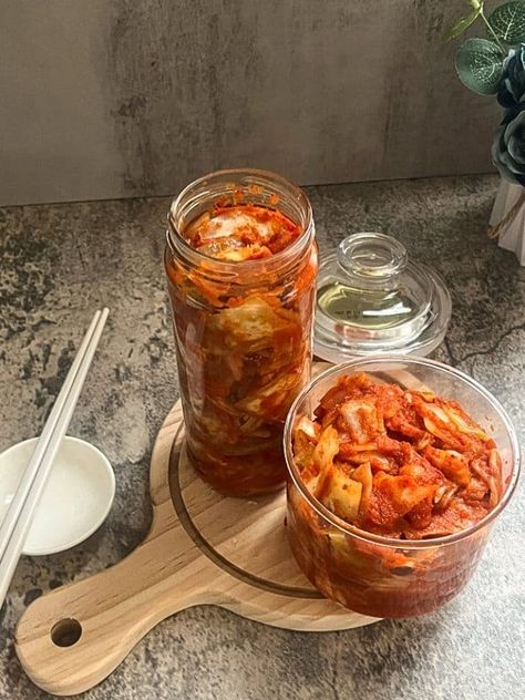 Learn to make delicious green cabbage kimchi with this easy-to-follow recipe! With our simple instructions, you'll be able to create a flavorful homemade kimchi! Green Cabbage Kimchi Recipe, Cabbage Kimchi Recipe, Vegetarian Kimchi, Kimchi Cabbage, Authentic Korean Food, Kimchi Recipes, Cabbage Kimchi, Homemade Kimchi, Vegan Kimchi