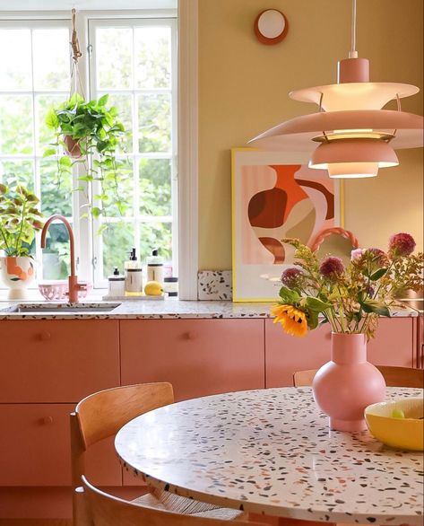 Eccentric Kitchen, Layered Shades, Funky Kitchen, Decor Salon, Kitschy Kitchen, Design Philosophy, Yellow Kitchen, Pink Kitchen, Kitchen Trends