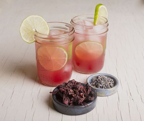 Lavender Limeade, Hibiscus Lemonade, Savory Spice, Limeade Recipe, Lavender Cocktail, Culinary Lavender, Lavender Syrup, Happy Drink, White Chocolate Mocha