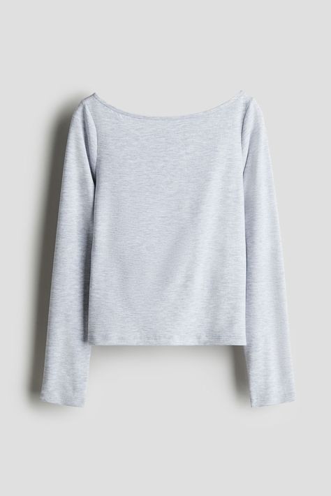 Long-sleeved top in soft jersey. Boat neck and bow-shaped section at back with a cut-out detail. Fall Winter Fashion Trends, Outfit Inso, Prom Pictures, Jersey Top, Lookbook Outfits, Christmas List, Boat Neck, Autumn Winter Fashion, Light Gray