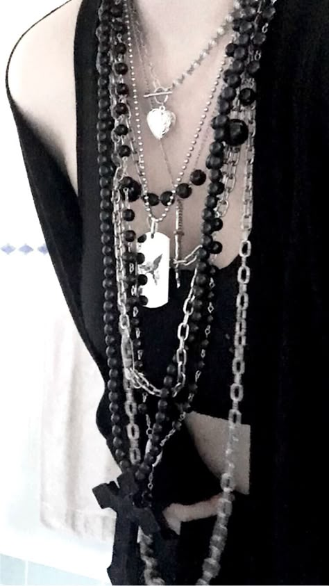 Goth Chain Necklace, Grunge Jewellery Aesthetic, Gothic Accessories Aesthetic, Gothic Necklace Aesthetic, Goth Jewelry Necklaces, Goth Rosary Necklace, Gothic Jewelry Necklaces, Goth Accessories Aesthetic, Goth Necklace Aesthetic