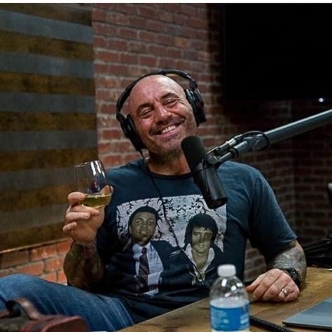 Joe Rogan Aesthetic, Joe Rogan Wallpaper, Joe Rogan Art, Joe Rogan Podcast, Chemistry Between Two People, Joe Rogan Experience, How To Stop Snoring, Podcast Studio, Joe Rogan