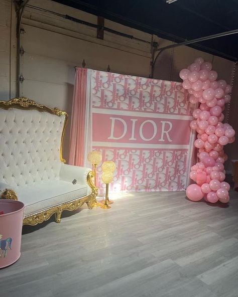 Dior Sweet 16 Ideas, Dior Party Theme Decoration, Dior Theme Baby Shower Ideas, Dior Party Theme, Dior Backdrop, Dior Birthday Theme, Dior Themed Birthday Party, Dior Birthday Party, Dior Baby Shower Theme