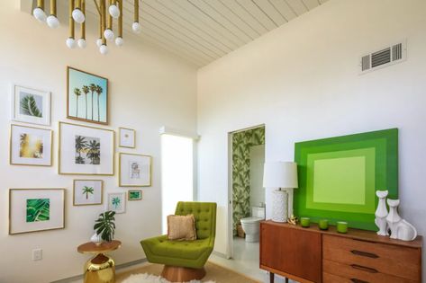 This William Krisel House Celebrates the Palm Springs Lifestyle - Mid Century Home William Krisel, Midcentury Modern Bedroom, Colonial Remodel, Palm Springs Mid Century Modern, Modern Bedroom Ideas, Mid Century Home, Mid Century Modern Bedroom, Midcentury Home, Century Home