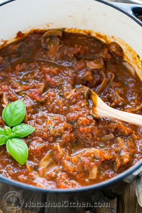 Mushroom Marinara Sauce Recipe - Natasha's Kitchen Mushroom Marinara Pasta, Mushroom Tomato Sauce, Spaghetti Sauce With Mushrooms, Easy Crockpot Lasagna Recipe, Easy Crockpot Lasagna, Crockpot Lasagna Recipe, Lasagna Dip, Immersion Blender Recipes, Lasagna Chicken