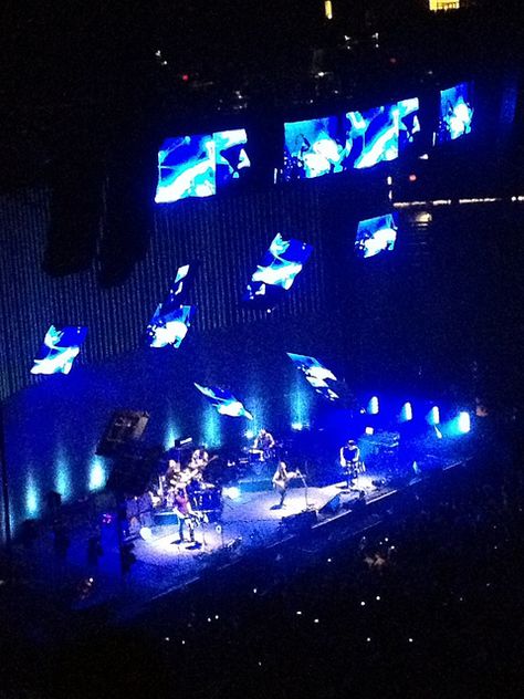 Go to a Radiohead concert Radiohead Concert, Radiohead Live, Thom Yorke, Radiohead, Vision Board, Concert, Lifestyle, Music