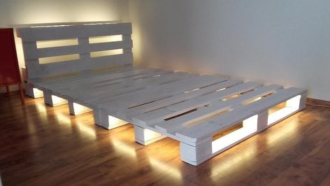 Pallets Sofa, Wallpaper Bedroom Aesthetic, Pallet Bed Frame Diy, Carpet Ideas 2023, Wooden Pallet Beds, Pallet Bed Frames, Diy Pallet Bed, Pallet Furniture Designs, Carpet Designs