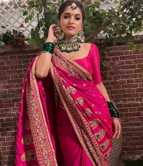 Nidhi Shah, Saree Pose, Saree And Blouse, Indian Sari Dress, Indian Outfits Lehenga, Indian Bride Outfits, Indian Saree Blouses Designs, Indian Fashion Saree, Saree Designs Party Wear