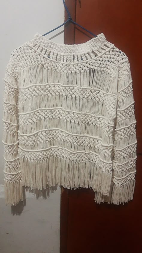 Macrame Projects Ideas, Diy Macrame Projects, Macrame Fashion, Macrame Rug, Diy Cardigan, Macrame Clothes, Diy Earrings Easy, Macrame Dress, Macrame Wall Hanging Diy