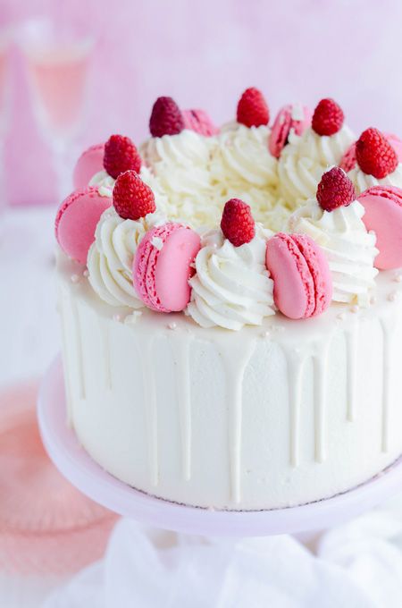 White Chocolate Raspberry Torte, Raspberry Drip Cake, White Chocolate And Raspberry Cake, Chocolate Cake With White Drip, Raspberry And White Chocolate Cake Decoration, White Chocolate Drip Cake, Raspberry White Chocolate Cake, Chocolate And Raspberry Cake, White Chocolate Raspberry Cake