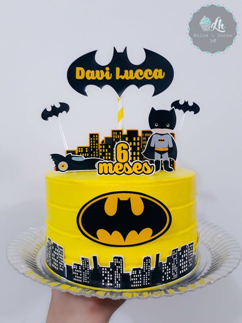 Bolos Batman: fotos e ideias para decorar | Focalizando Batman Baby, Baby Batman, Cupcake Toppers Printable, Cupcake Toppers, Batman