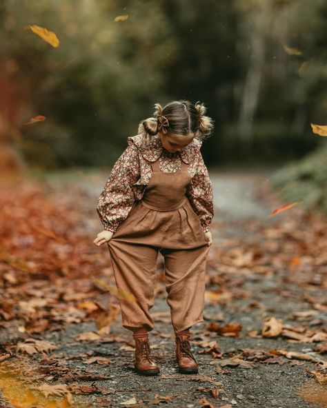 🍂 EARTHY TONES & FLORAL CHARM 🍁 Our Bubble Sleeve Blouse in the charming Emma Louise Liberty Print is a floral dream and when paired with Cocoa Brown linen Overalls, it creates the ultimate fall outfit 🧡 Our Quinn Hair Bow in a matching Cocoa Briwn linen adds an extra touch of charm. Photographed beautifully by @fourpondsliving 🍂 Brown Winter Bonnet, Bohemian Winter Bonnet, One Size Fits Most, Linen Overalls, Cocoa Brown, Liberty Print, Earthy Tones, Sleeve Blouse, Hair Bows, Overalls