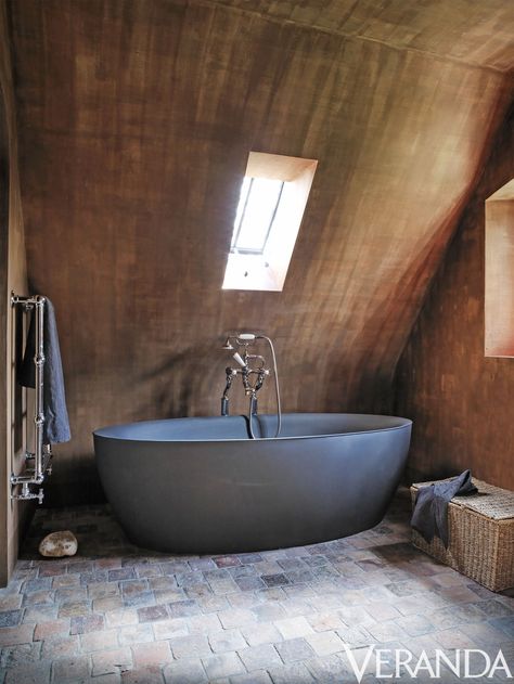 Attic Bathroom Ideas, Luxurious Bathtubs, Black Tub, Beautiful Bathtubs, Modern Tub, Luxury Bathtub, Modern Bathtub, Bathtub Remodel, Attic Bathroom