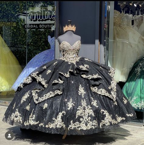 Black Swan Quinceanera Theme, Quinceanera Dresses Sleeves, Black And Gold Quince Dress, Black And Gold Quinceanera Dresses, Black And Gold Quince, Black Quince Dress, Gold Quince Dress, Quinceanera Dama Dresses, Gold Quinceanera Dresses