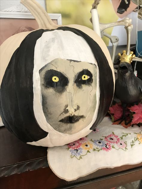 Pumpkin Painting Ideas Horror, Annabelle Pumpkin Painting, Creepy Pumpkin Painting Ideas, Scary Pumpkin Decorating Ideas, Pumpkin Panting Ideas Scary, Things To Paint On A Pumpkin Scary, Horror Movie Pumpkin Painting, Pumpkin Painting Scary, Painted Pumpkins Halloween Scary