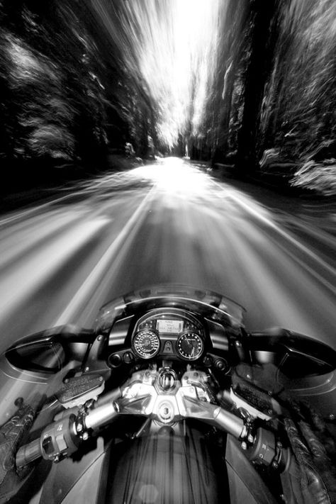 GearHead. Zippertravel. Moto Wallpapers, Xe Ducati, Image Moto, Bike Aesthetic, Motorcycle Wallpaper, Motorcycle Aesthetic, Motorcycle Photography, Bike Photoshoot, Bike Photography