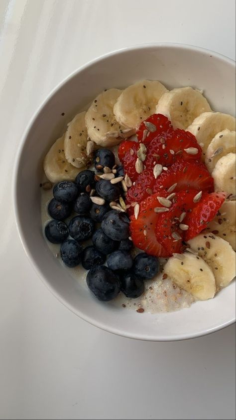 Healthy Meals Astetic, Avena Aesthetic, Healthy Food Astetic, Platos Aesthetic, Frutas Aesthetic, Yogurt Bowl Recipe, Food L, Healthy Eating Habits, Bowls Recipe