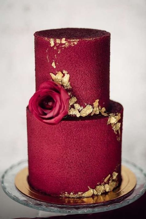 Red Birthday Cakes, 18th Cake, Gold Birthday Cake, Red Cake, Creative Cake Decorating, Chocolate Wedding Cake, Cake Decorating Frosting, Amazing Wedding Cakes, Cake Decorating Designs