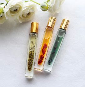 Rollon Perfume, Oil Roller Bottle Recipes, Essential Oil Roller Bottle Recipes, Perfume Blends, Essential Oil Perfumes Recipes, Roller Bottle Recipes, Homemade Perfume, Diy Fragrance, Roller Blends