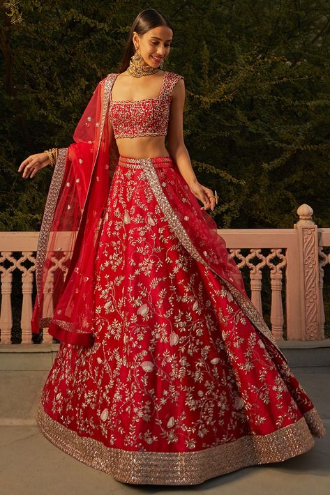 Designer Wedding Collection: Lehengas | Gowns | Sarees | Dresses 2021 Baju Kahwin, Chic Prom Dresses, Latest Bridal Lehenga, Lehenga Designs Simple, Traditional Indian Dress, Pink Lehenga, Indian Dresses Traditional, Red Lehenga, Saree Blouses