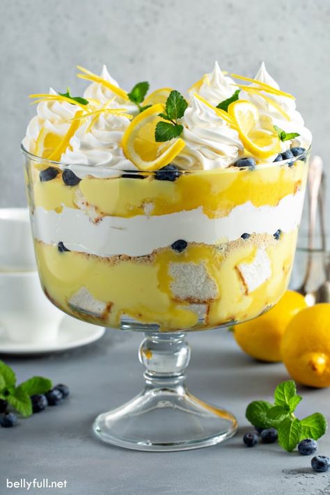 Trifle Bowl Desserts, Lemon Trifle, Trifle Bowl Recipes, Cake Trifle, Trifle Dessert Recipes, Trifle Recipes, Lemon Cakes, Lemon Curd Recipe, Trifle Bowl