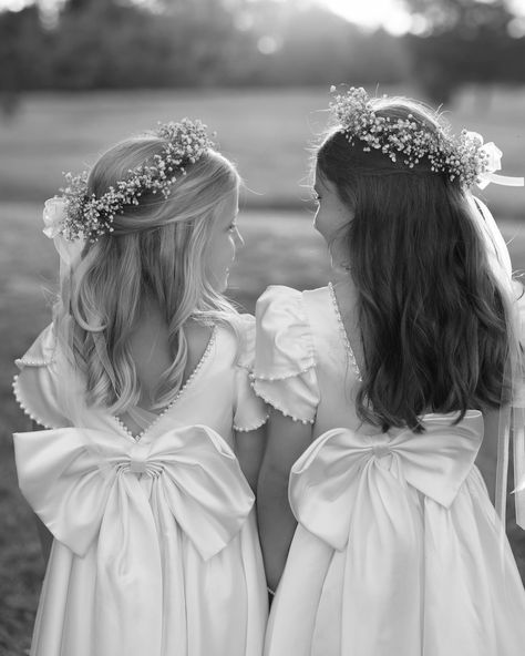 To be a girl in your favorite dress. #wedding #weddinginspo #alabama #alabamawedding #birmingham #birminghamwedding #birminghamweddingphotographer #alabamaweddingphotographer #italyweddingphotographer #charlestonphotographer #charlestonweddingphotographer #nashvilleweddingphotographer #pearlweddingdress #pearlwedding #pearldetails #flowergirl #flowergirldress #her Bride And Jr Bridesmaid Pictures, Junior Bridesmaid Photos, Bride And Junior Bridesmaid Pictures, Flowergirl Wedding Photos, Flowergirl Bride Photos, Mother And Daughter Wedding Pictures, Flower Girl Photoshooting Ideas, Bride And Flowergirl Picture, Bridesmaid Pictures