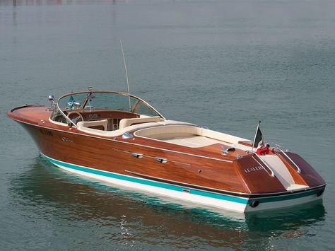 Riva Aquarama Special - Lealena. Chris Craft Wood Boats, Riva Boot, Riva Aquarama, Wooden Speed Boats, Mahogany Boat, Riva Boat, Chris Craft Boats, Wood Boat Plans, Plywood Boat Plans